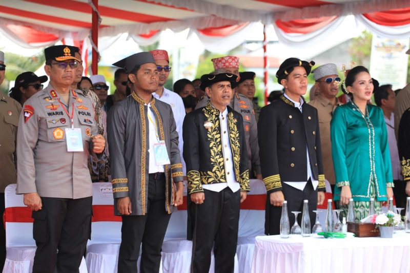 Kapolda Malut, Irjen Pol. Waris Agono, menghadiri Legu Tara No Ate.(foto/humas)