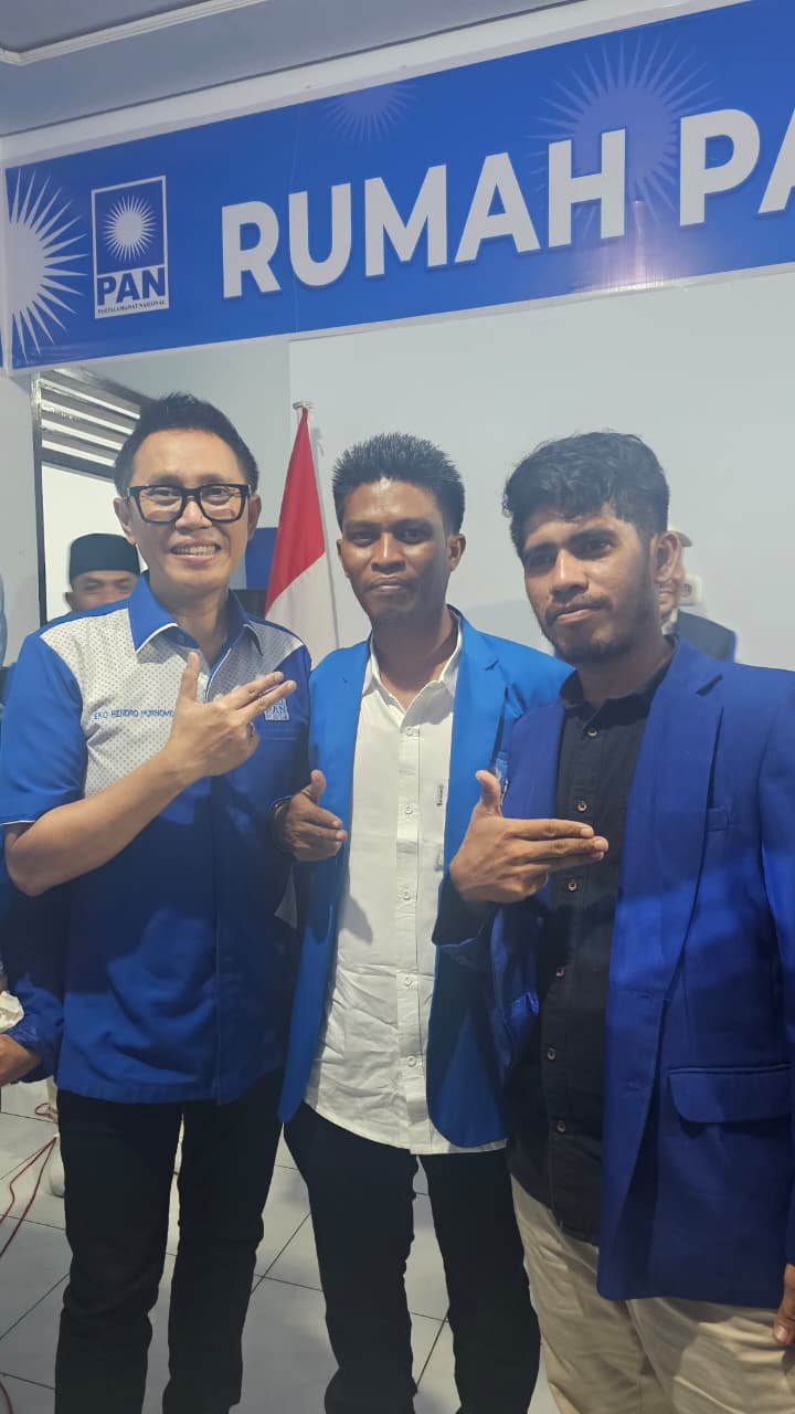 Sekjen DPP PAN Eko Hendro Patrio (kanan), Seretaris DPD PAN Halut, Nasrula Kayel (tengah) dan Anggota DPRD Halut, Jumar Mafoloi (kiri)