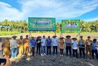 Wakil Bupati Halut, Dr. Hi. Kasman Hi. Ahmad, (tengah) hadiri penanaman perdana jagung dilahan Pemuda Muhammadyah Halut. 