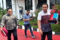 Penyidik Tipiter Ditreskrimsus Polda Malut limpahkan berkas perkara tahap I tiga tersangka kasus dugaan penghambatan aktivitas pertambangan PT. NHM. (Foto/istimewa) 