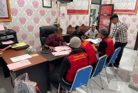 Tiga tersangka kasus pecah kaca, resmi diserahkan ke Kejaksaan.(foto/istimewa)