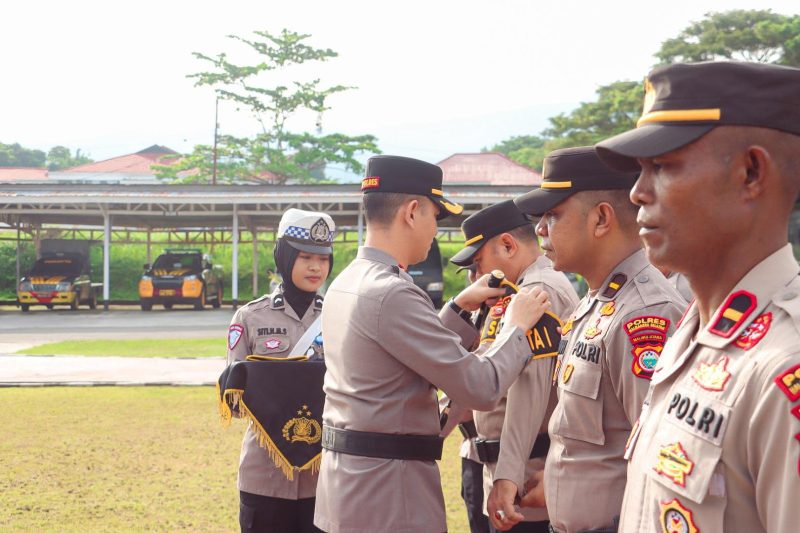 Kapolres Halsel, AKBP Hendra Gunawan, resmi melantik jabatan Pamapta SPKT.(foto/humas) 