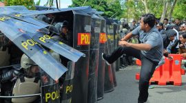 Polda Malut melaksanakan gladi Simulasi Sistem Pengamanan (Sispam Mako) dan alarm Stelling.(foto/humas).