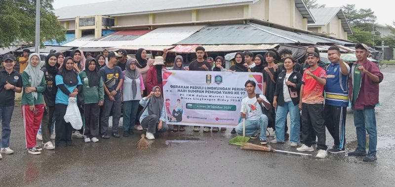 Peringati hari sumpah pemuda, PC IMM dan DLH Pulau Morotai pungut sampah.(istimewa) 