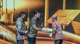 Direktur Utama Harita Nickel Roy Arman Arfandy bersama Komisaris Utama Harita Nickel Donald J Hermanus menerima Penghargaan Subroto 2025 dari Kementerian Energi dan Sumber Daya Mineral, diwakili oleh Kepala Badan Geologi, Dr.Ir.Muhammad Wafid A.N.,M.Sc pada Jumat 24 Oktober 2025 malam di Jakarta. (Dok. Harita Nickel)
