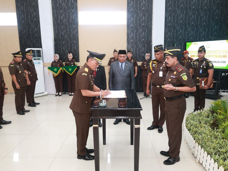 Kejati Malut, Sufari lantik pejabat baru dilimgkup Kejaksaan Tinggi dan tukuj Kejari.(foto/humas)