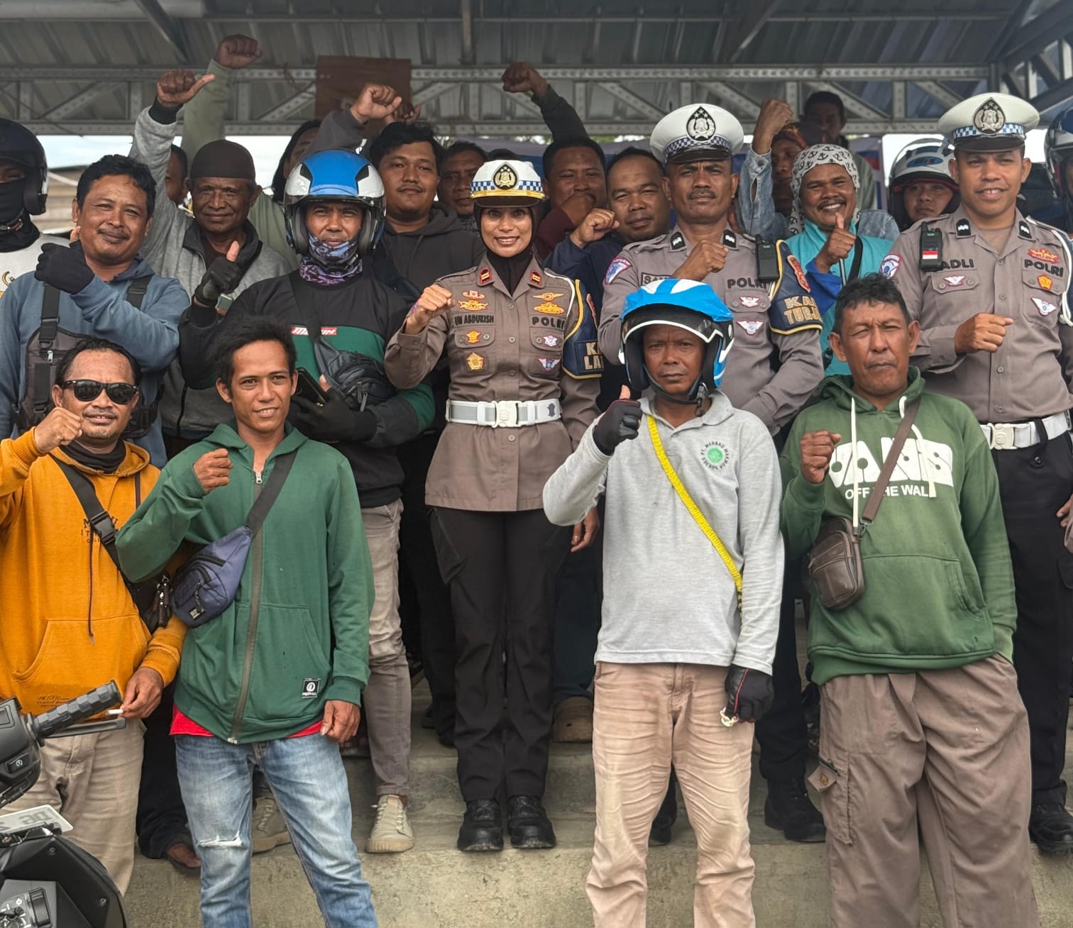 Satlantas Polres Halteng Gelar Program ‘Polantas Menyapa’ Di Pangkalan Ojek Weda