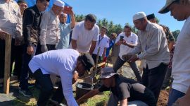 Wakil Bupati Halut letakan bantu pertama rumah layak huni di Kecamatan Tobelo Barat.(foto/istimewa) 