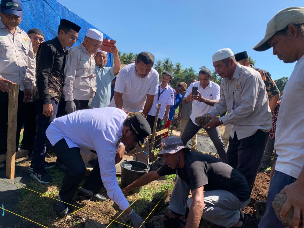 Wabup Kasman Letakkan Batu Pertama Rumah Layak Huni Baznas 