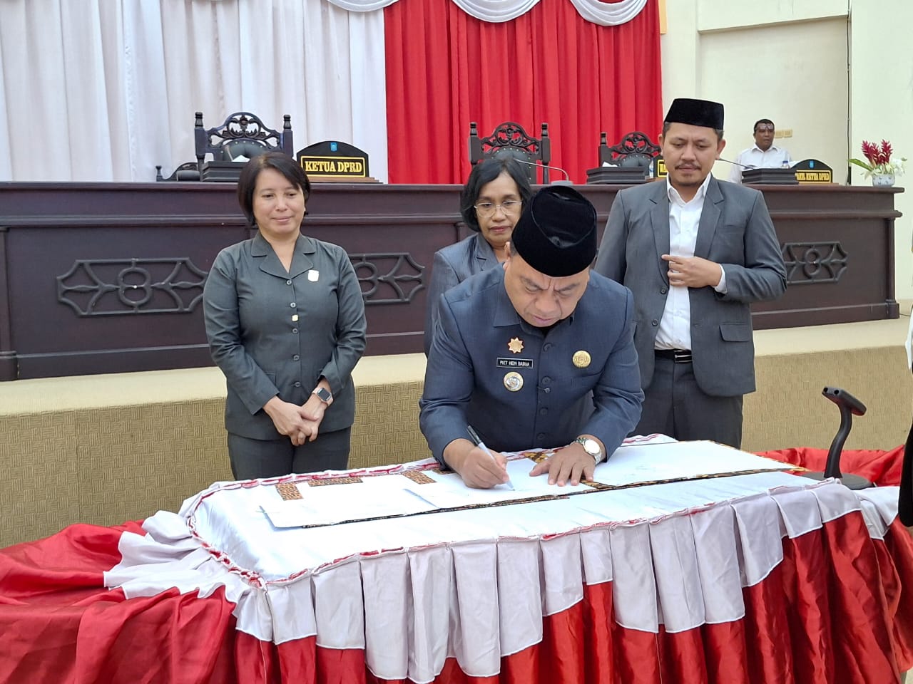 DPRD Halut Dan Pemkab Teken KUA-PPAS 2026, Target Pendapatan Daerah Capai Rp. 1,07 Triliun