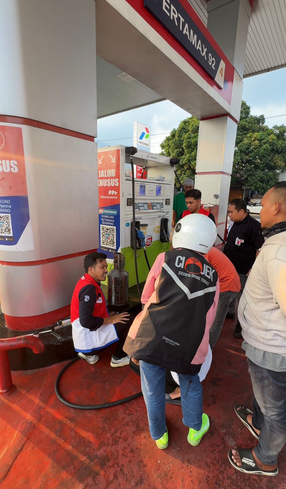 Andalan Ojek Online Dann Taksi Online, SPBU Pertamina Jadi Tempat Isi Energi Sebelum Narik Lagi