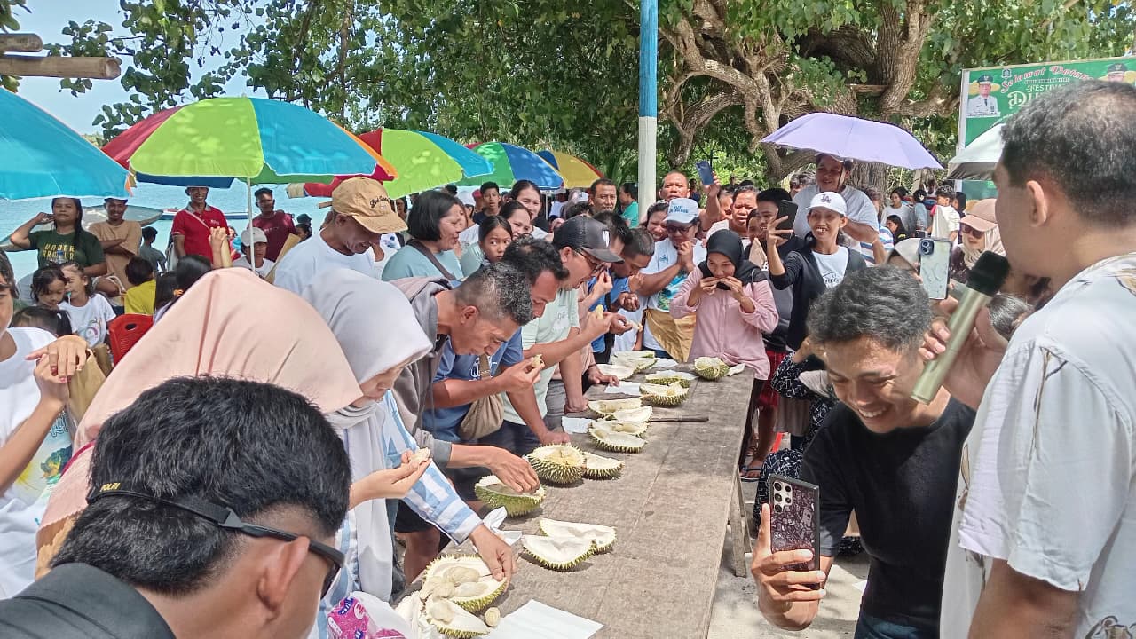 Festival Makan Durian Leo-leo Meledak, Ribuan Buah Ludes dalam Sejam, Pulau Rao Bangkitkan Agro Wisata Morotai