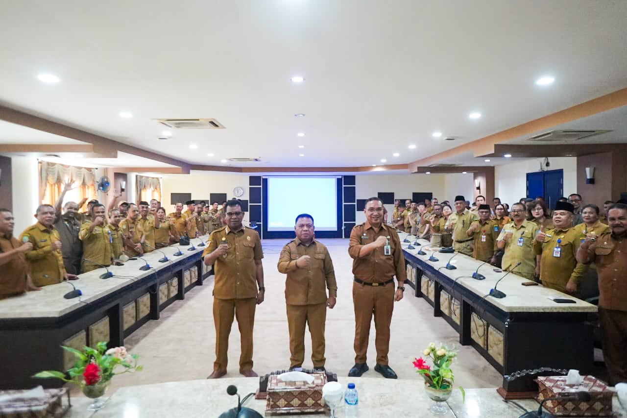 Rapat Perdana 2026, Bupati Halut Pasang Target, OPD Wajib Tingkatkan Layanan
