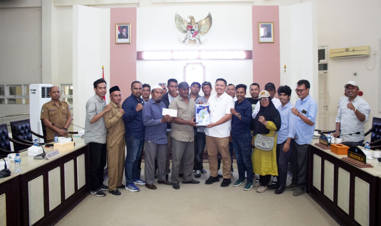 Tim CDOB Galda Serahkan Dokumen Ke Pansus Pemekaran DPRD Halut
