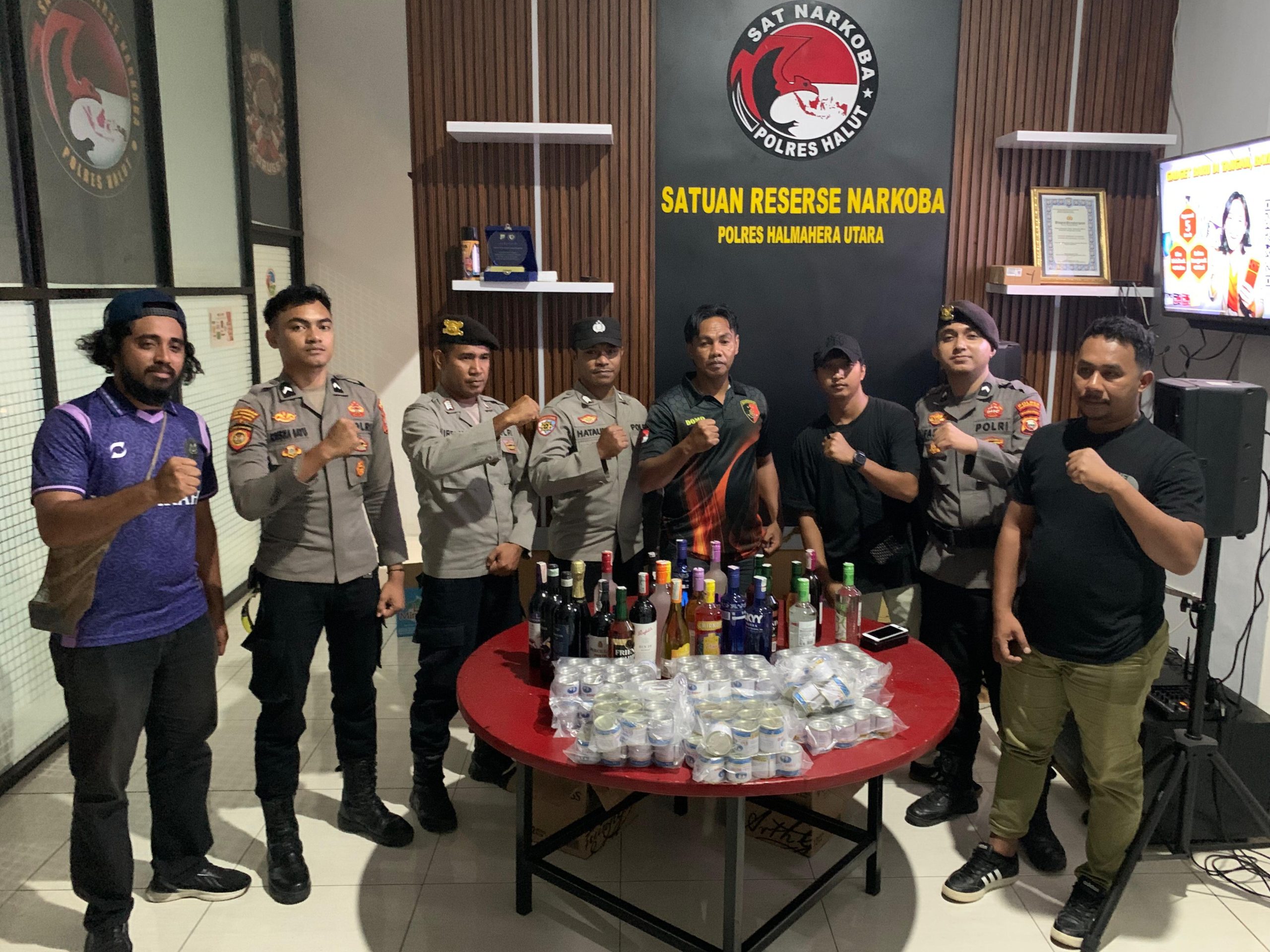 Polres Halmahera Utara Sita Ratusan Botol Miras Ilegal Dalam Operasi Pekat Di Tobelo