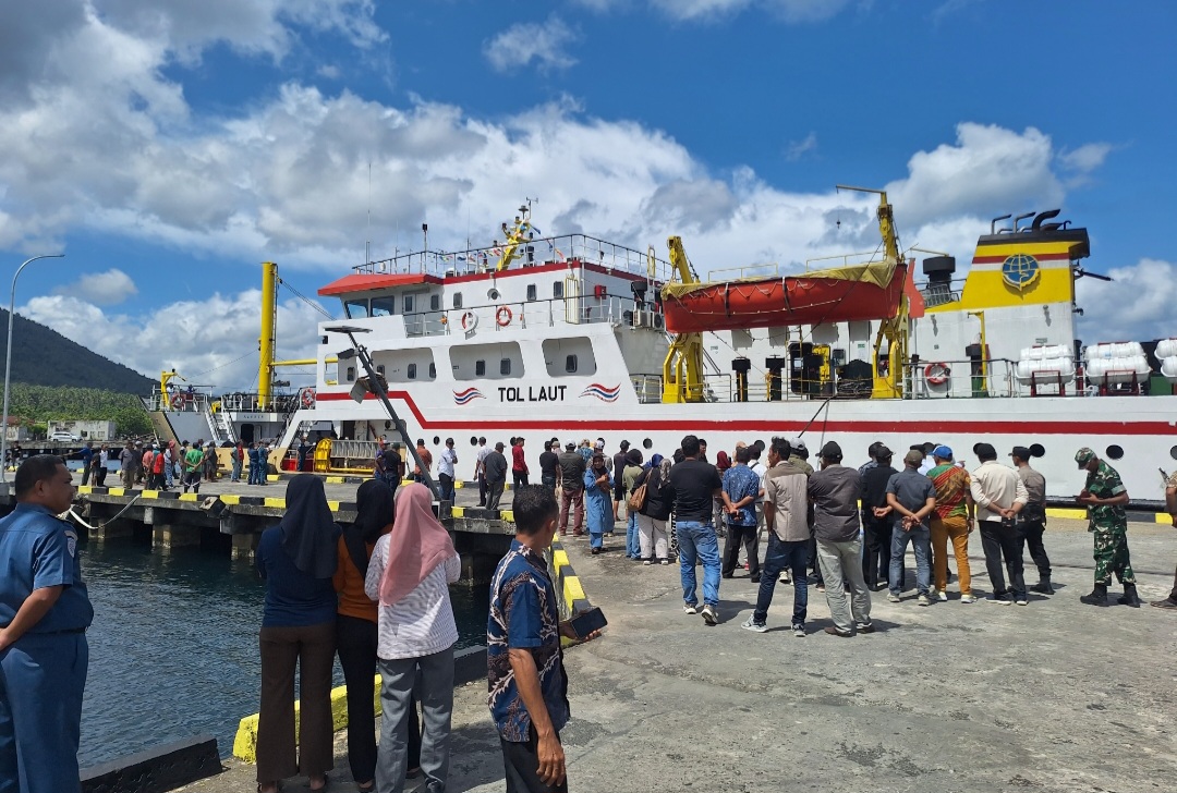 Urat Nadi Transportasi Kembali Hidup, KM Sabuk Nusantara 115 Disambut Antusias Warga Galela