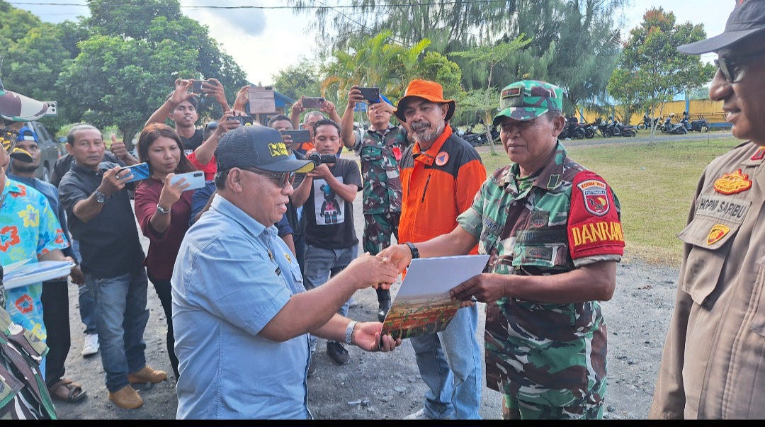 Berhasil Pulihkan Desa Doitia, Tim Satgas Banjir Loloda Utara Diberikan Penghargaan Oleh Bupati Halut