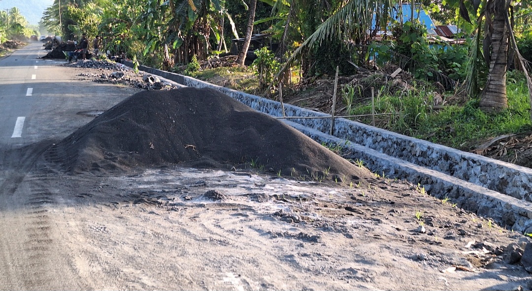 Diduga ‘Siluman’, Proyek Saluran Air Di Jalan Trans Galela-Loloda Tanpa Papan Proyek