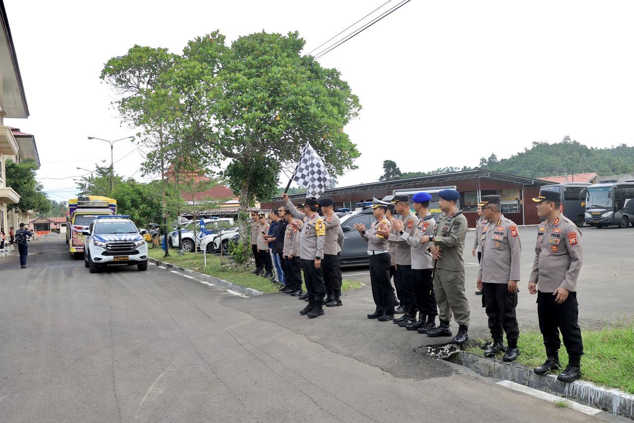 Wakapolda Malut Pimpin Pelepasan Bantuan Kemanusiaan Untuk Warga Terdampak Bencana Di Dua Kabupaten
