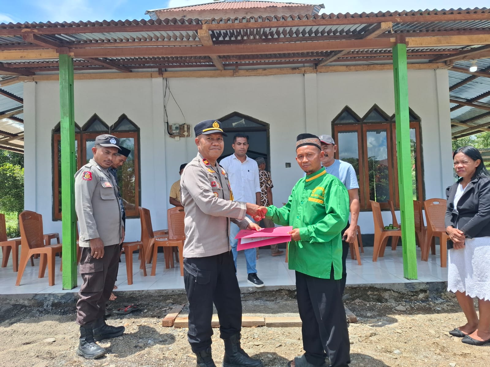 Dedikasi Tanpa Henti, Iptu Iwan Hibahkan Masjid Al Falah Untuk Warga Dusun Sidomulyo