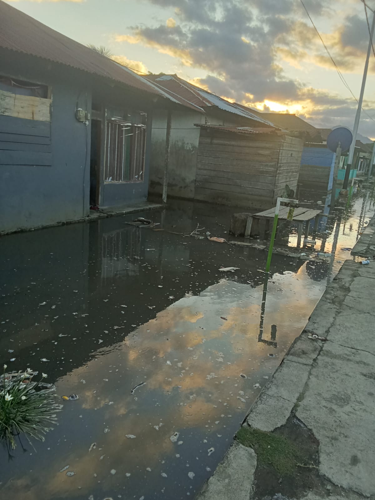 Akibat Gelombang Tinggi, Puluhan Rumah Warga Di Tolonuo Selatan Terendam Air Laut