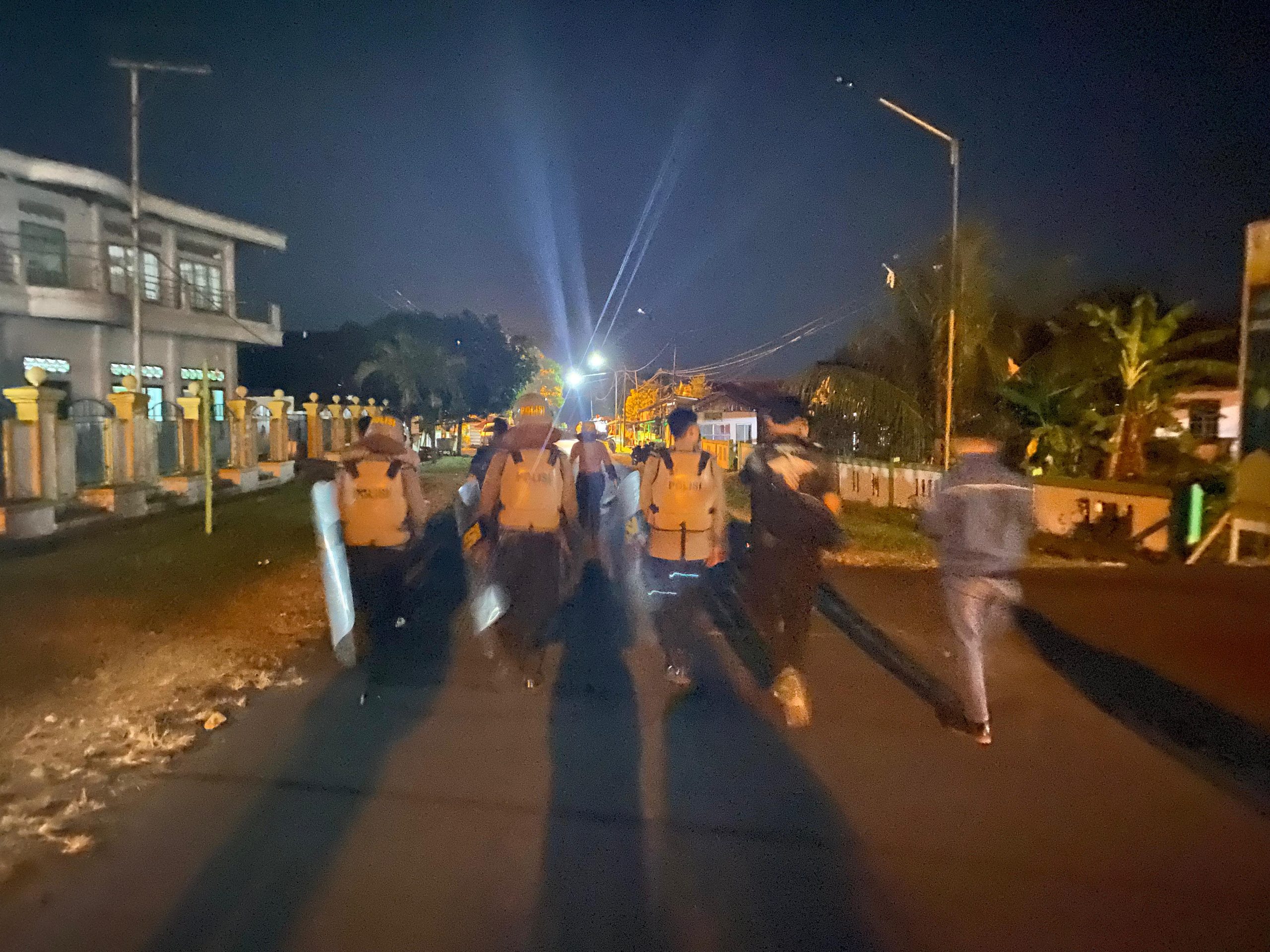 Kapolres Halut Turun Langsung Redam Bentrokan Kira-Duma, 200 Personil Gabungan Dikerahkan