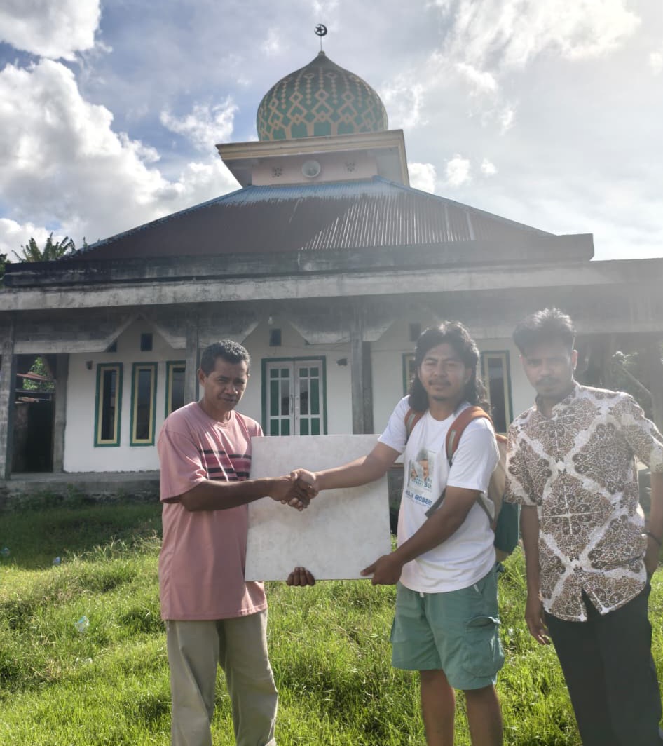 Dari Lembaran Buku Ke Rumah Allah, Kisah Haru Muhammad Iram Galela Wakafkan Hasil Karyanya Untuk Masjid