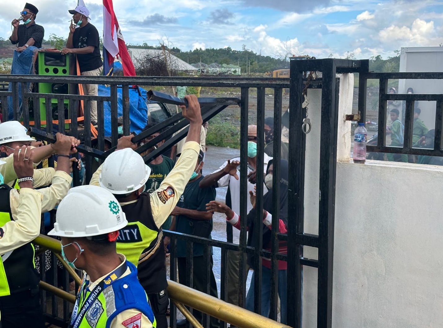 Dari Pagar Rusak ke Jalan Dipalang, AMANAT dan KNPI Dorong Penegakan Hukum