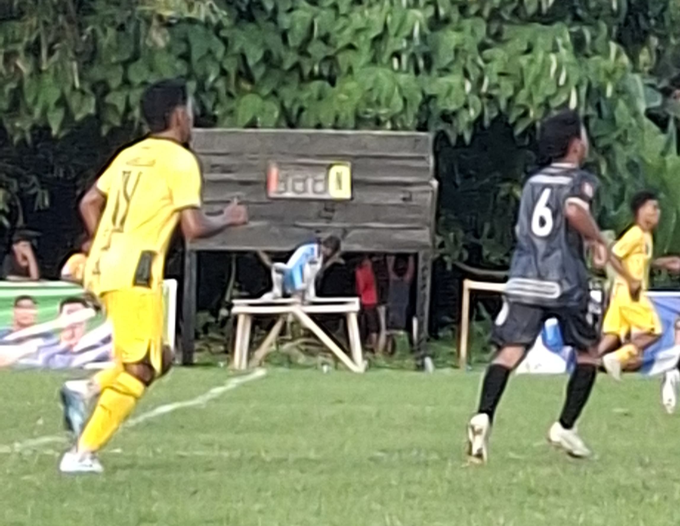 Porprov Atau Liga RT? Papan Skor Mini Bikin Penonton Main Tebak-Tebakan Angka Di Lapangan Desa Pitu