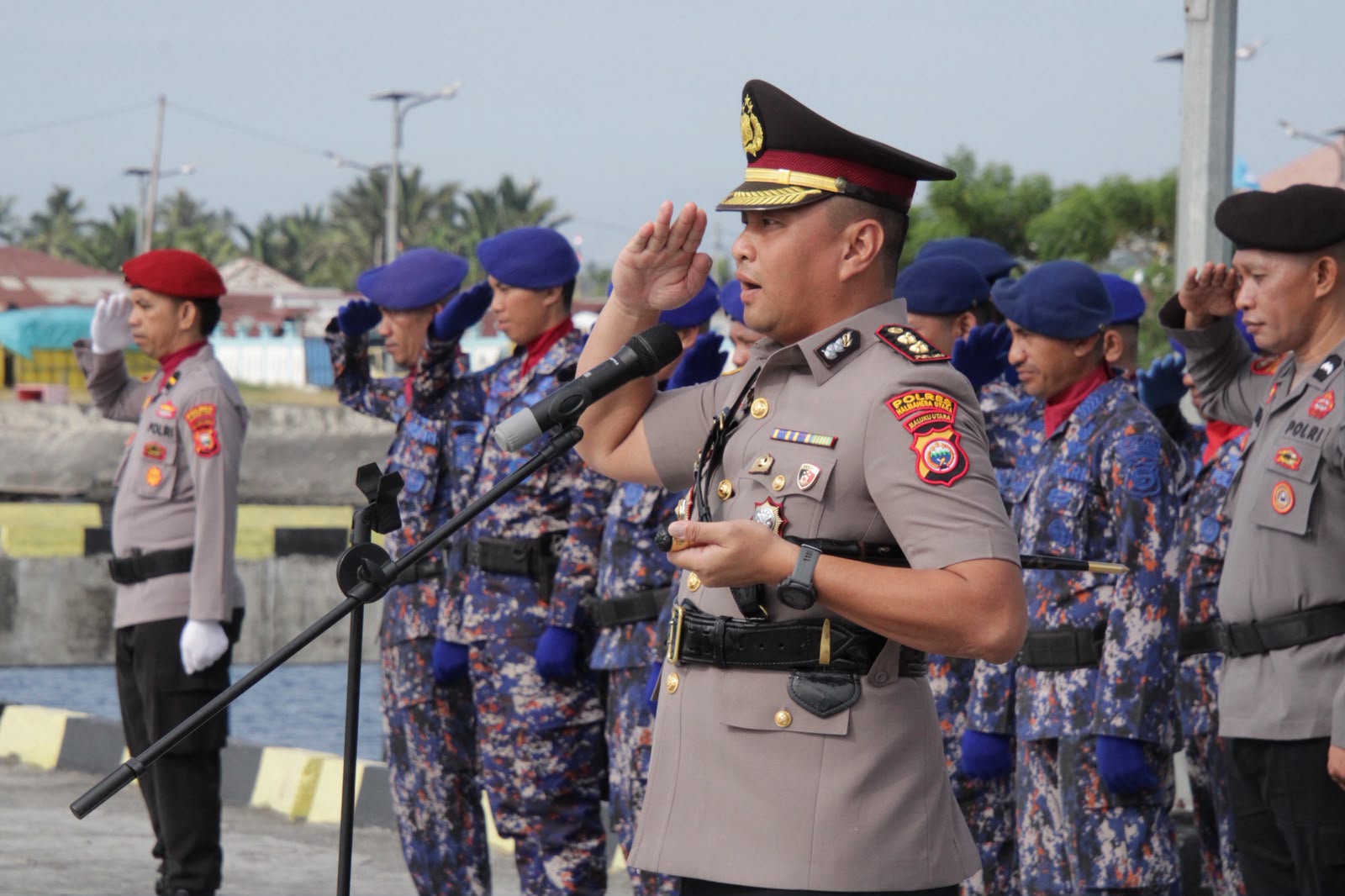Peringati HUT Bhayangkara Ke-80, Polres Halut Gelar Upacara Dan Tabur Bungan Di Laut, Kenang Jasa Para Pahlawan
