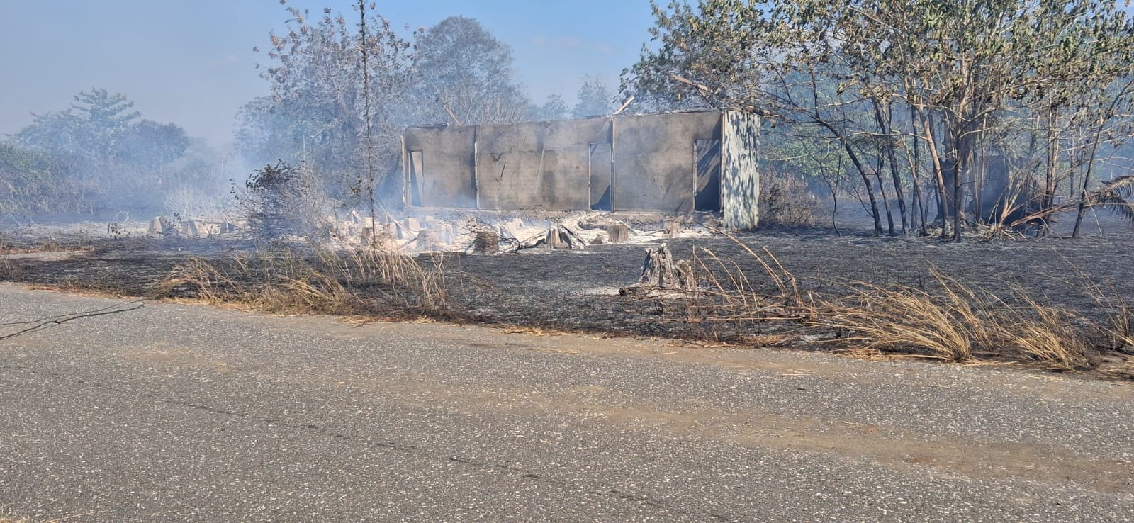 Kebakaran Lahan PT KSO, 1 Unit Perumahan Hangus Dilalap Api, Angin Kencang Hambat Pemadaman