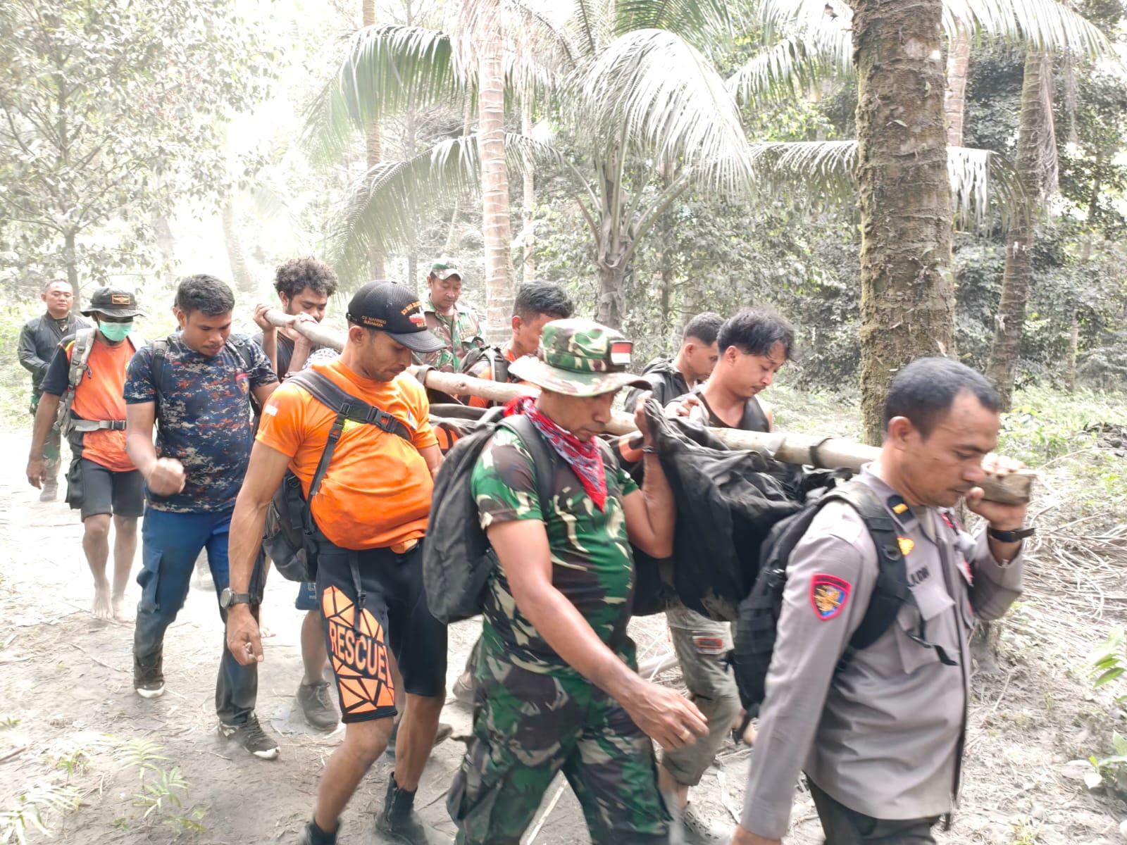 Korban Air Terjun Jembatan Alam Akhirnya Ditemukan Setelah 23 Jam Pencarian, Medan Terjal Jadi Tantangan