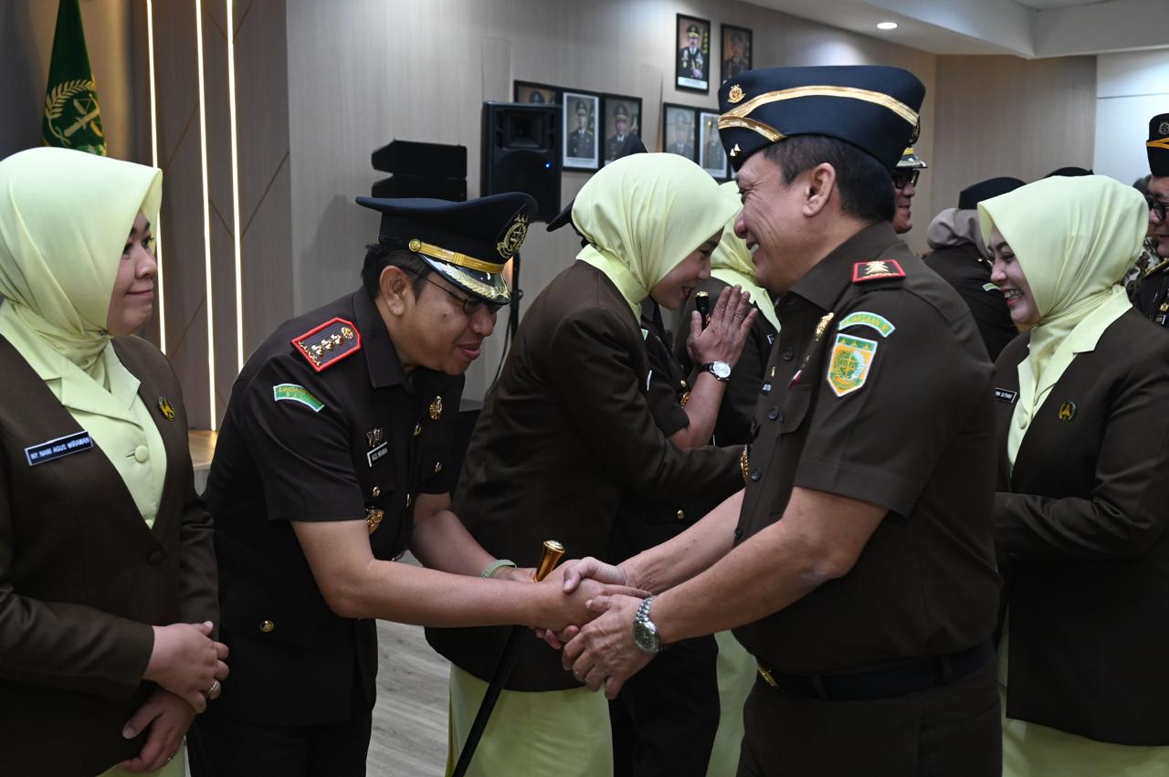 Kejati Jawa Barat Lantik 14 Pejabat, Agus Wirawan Eko Saputro Dipercayakan Sebagai Kejari Kota Bogor