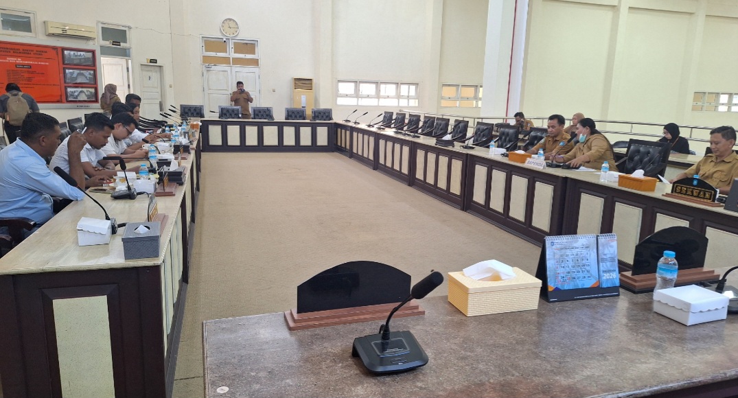 PAD Halut Baru Serap 29 Persen, Target Malah Ditambah Rp.18 Miliar, DPRD Khawatir APBD 2026 Jebol
